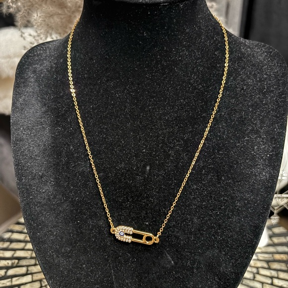 Elegant stainless steel Safety Pin Necklace - Picture 3 of 3